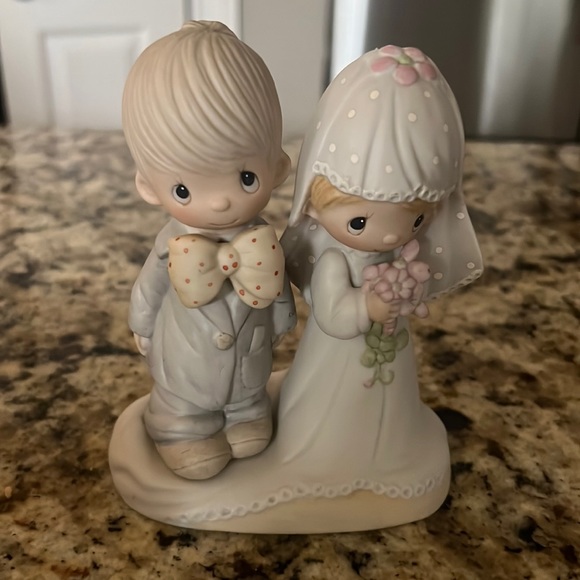 Precious Moments “The Lord Bless You and Keep You” figurine - Picture 1 of 5